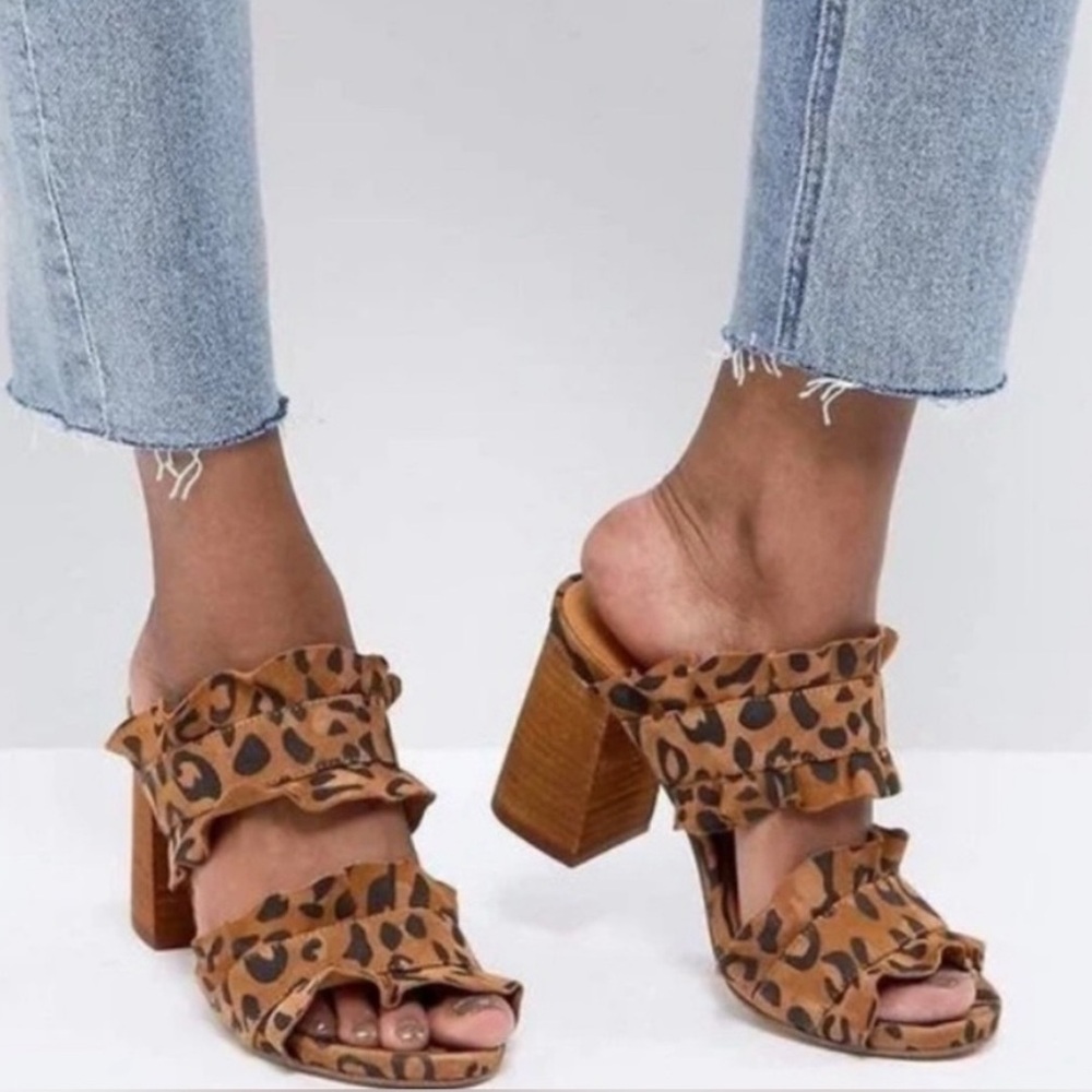 NWOT Free People block heels